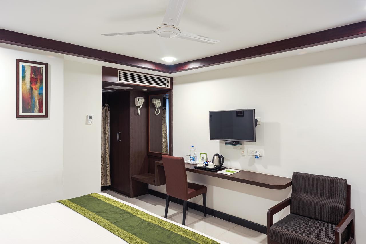 Hotel Treebo Empire Vijayawāda Esterno foto