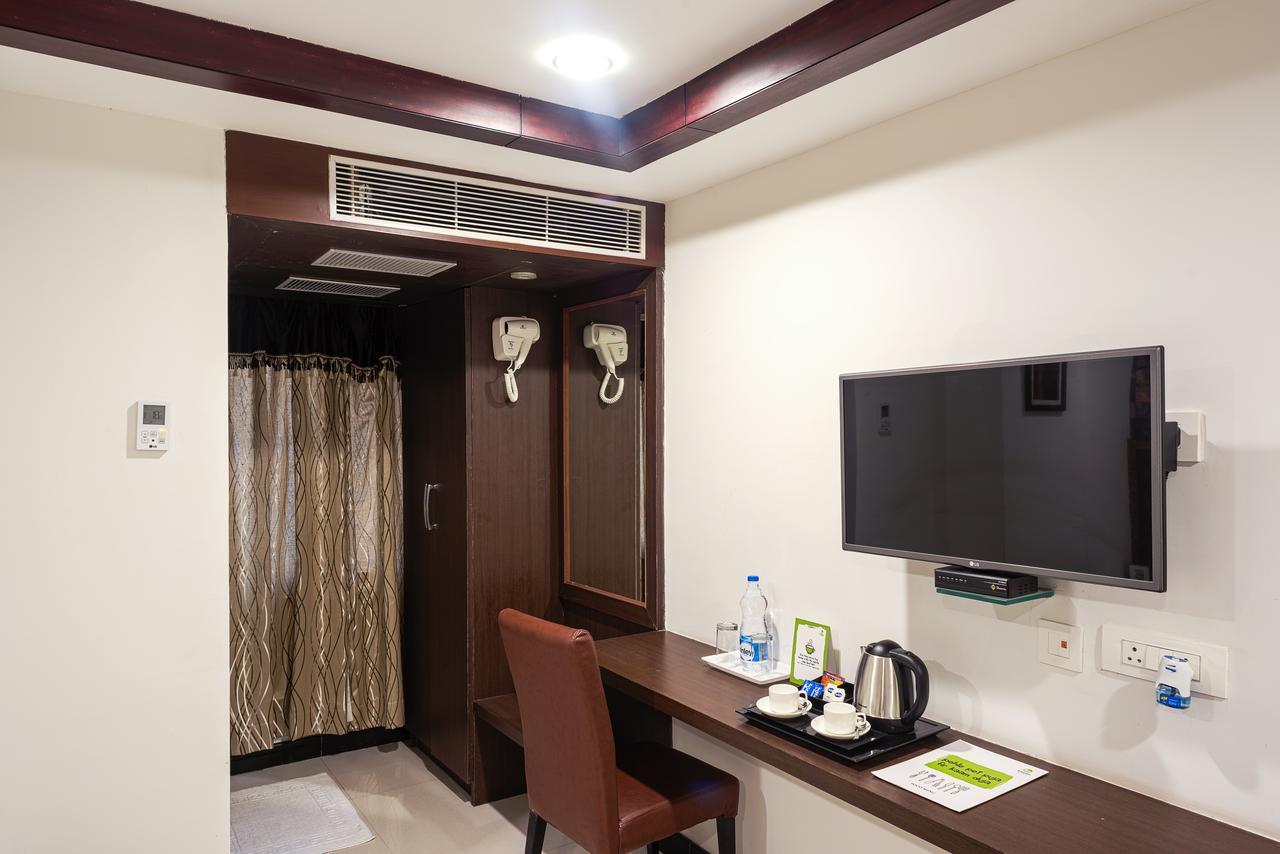 Hotel Treebo Empire Vijayawāda Esterno foto