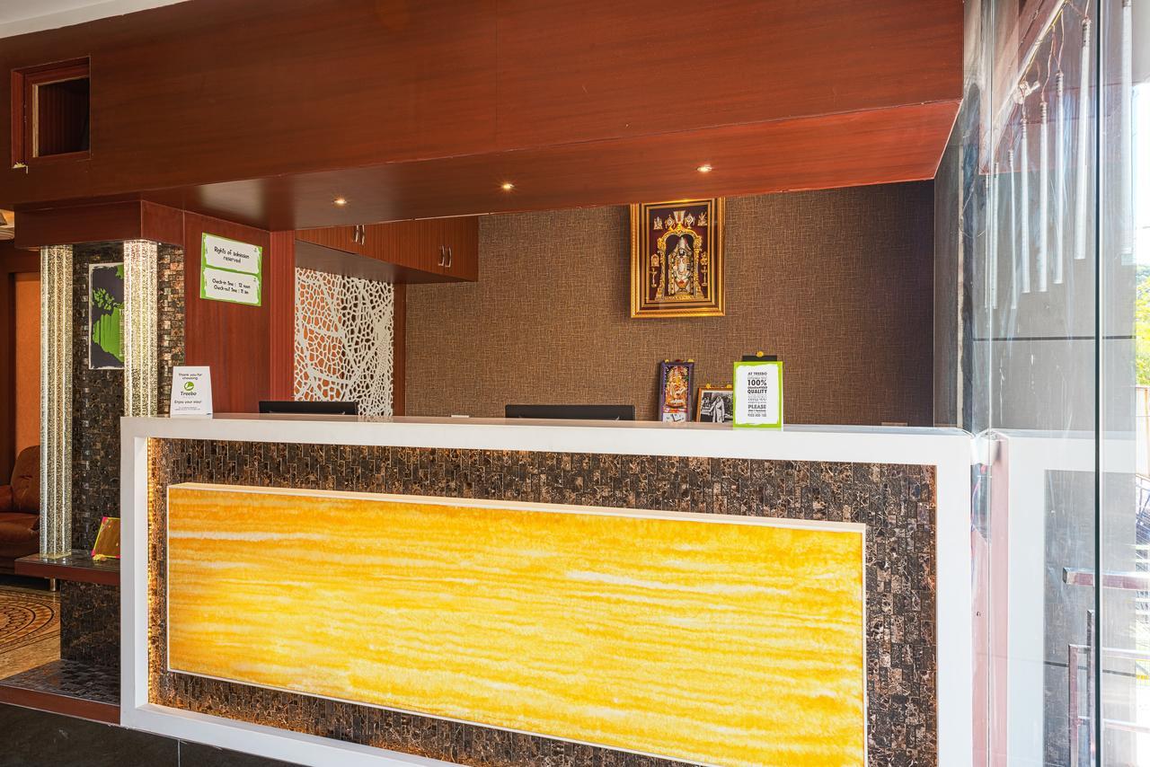 Hotel Treebo Empire Vijayawāda Esterno foto