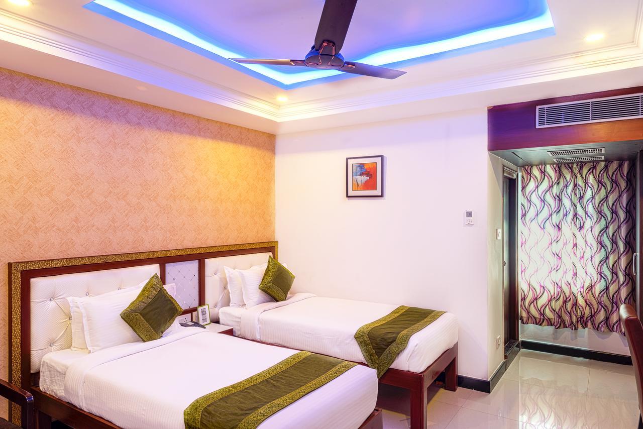 Hotel Treebo Empire Vijayawāda Esterno foto